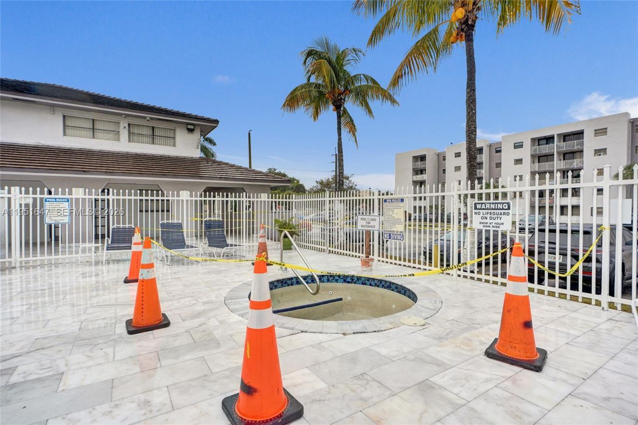 8145 NW 7th St, Unit 315, Miami, FL 33126 Photo