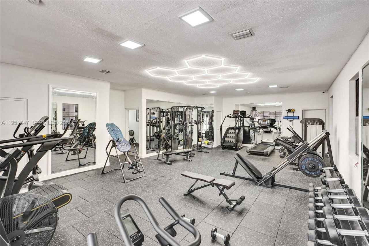 8145 NW 7th St, Unit 315, Miami, FL 33126 Photo