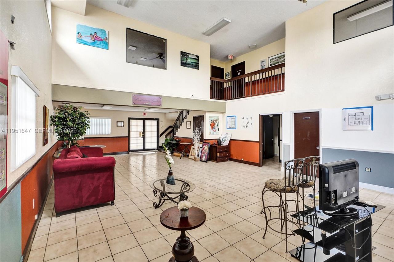 8145 NW 7th St, Unit 315, Miami, FL 33126 Photo