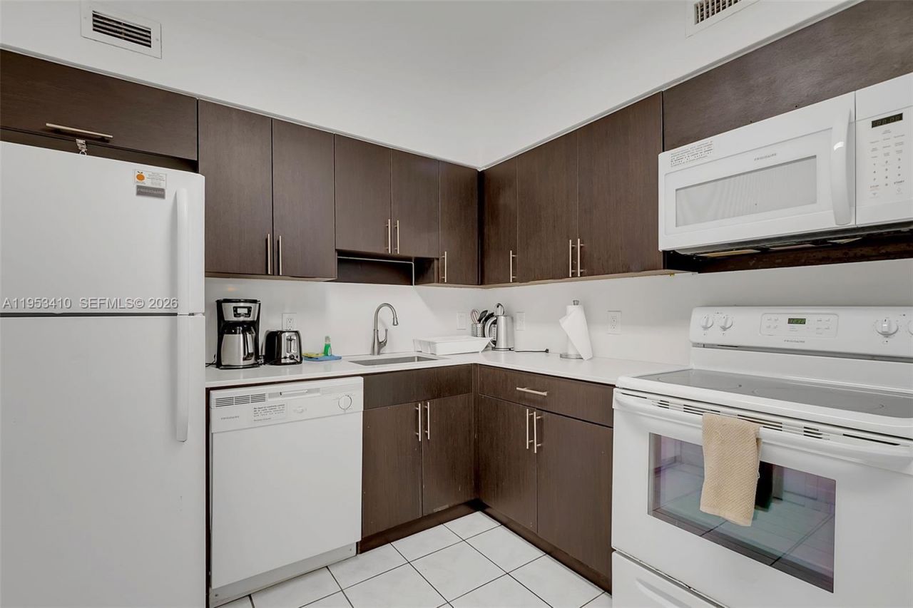 5151 Collins Ave , Unit 729, Miami Beach, FL 33140 Photo