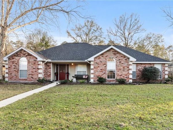 215 WOODBRIDGE Boulevard, Hammond, LA 70403