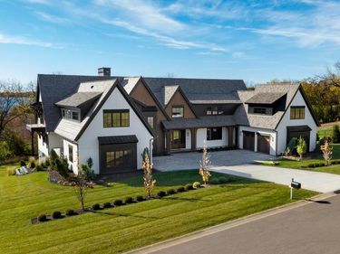 1105 Tanager Hill, Wayzata, MN 55391