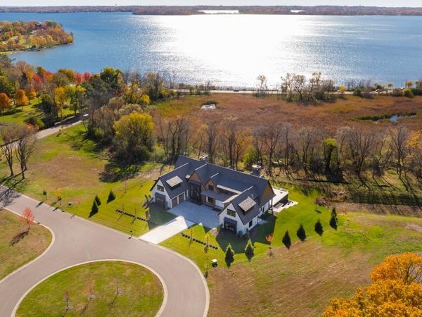 1105 Tanager Hill, Wayzata, MN 55391