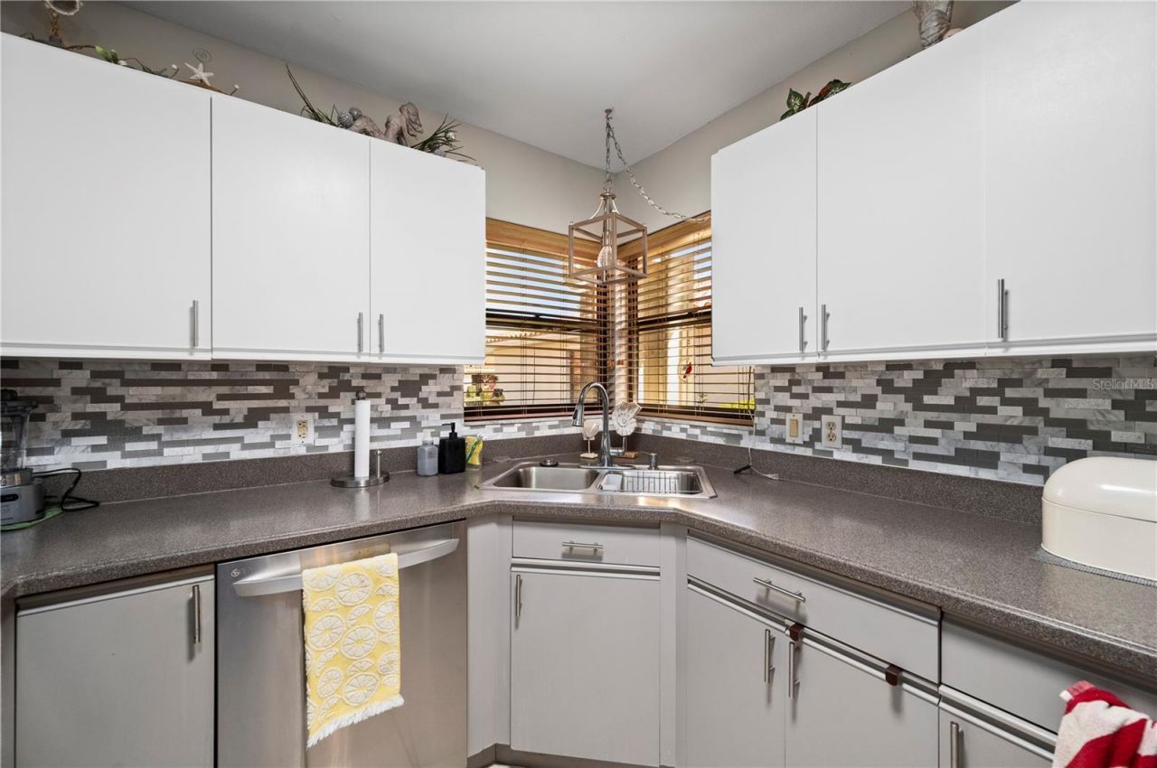 11365 SW Essex Drive, Lake Suzy, FL 34269 Photo