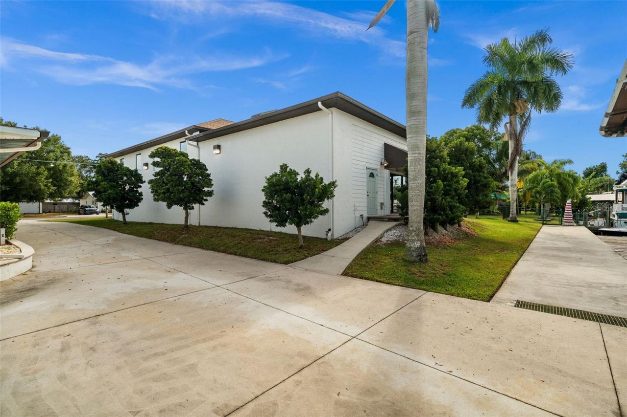 2129 W Tobago Circle, Fort Myers, FL 33905 Photo