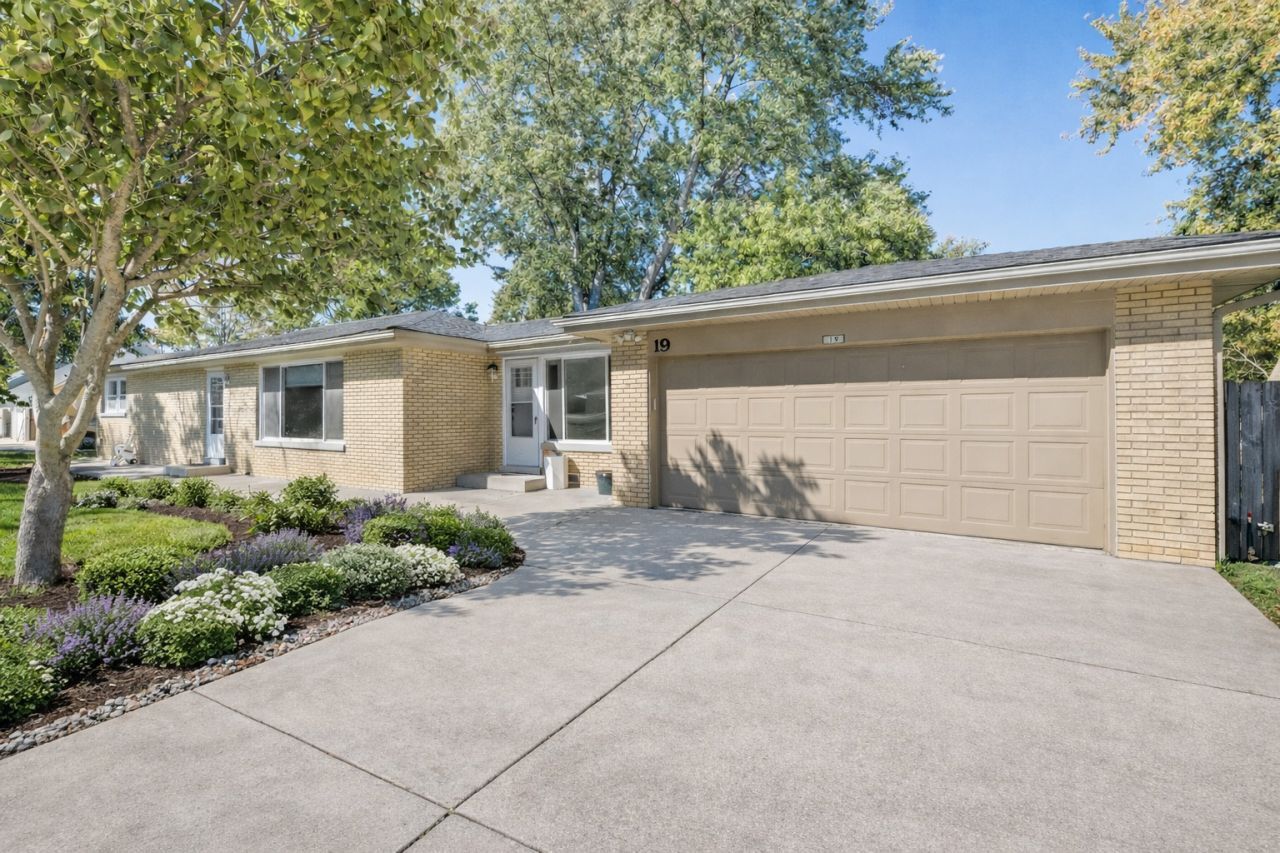 19 Brookside Lane, Bristol, IL 60512 Main Photo