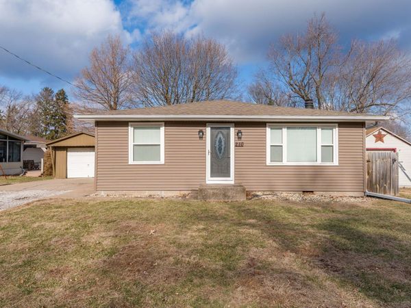 210 W 19th Ave Avenue, Coal Valley, IL 61240