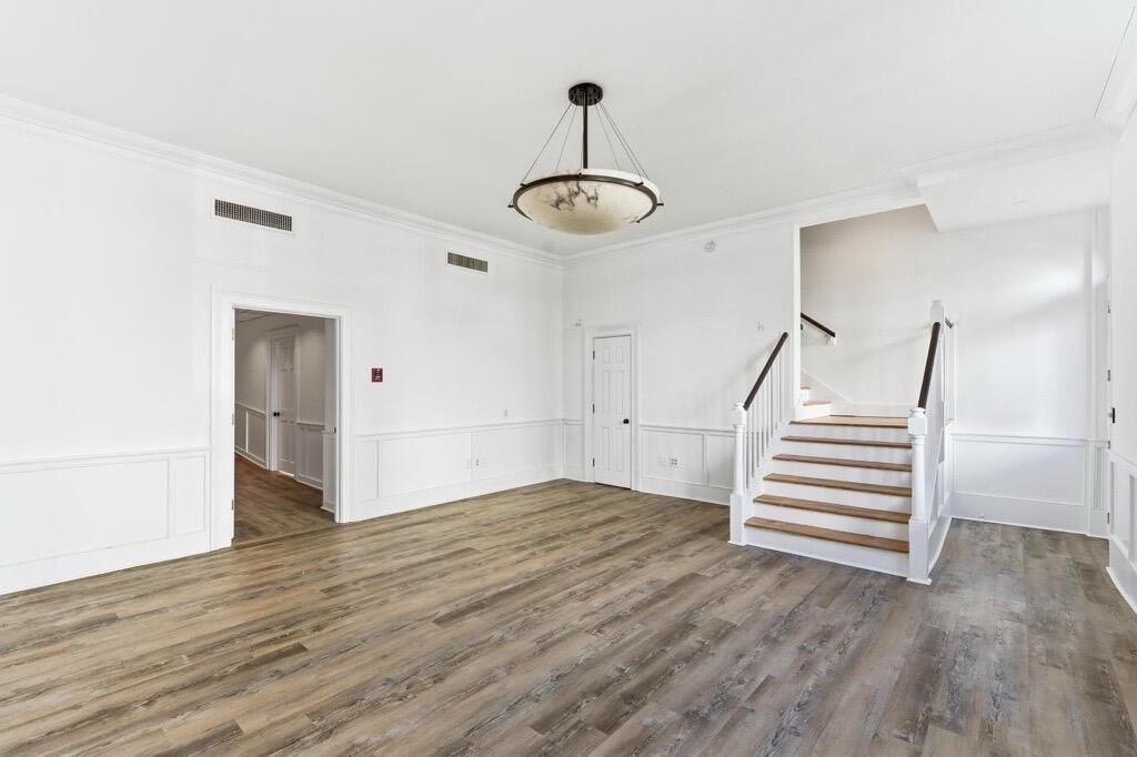 61 Broad Street Photo 26