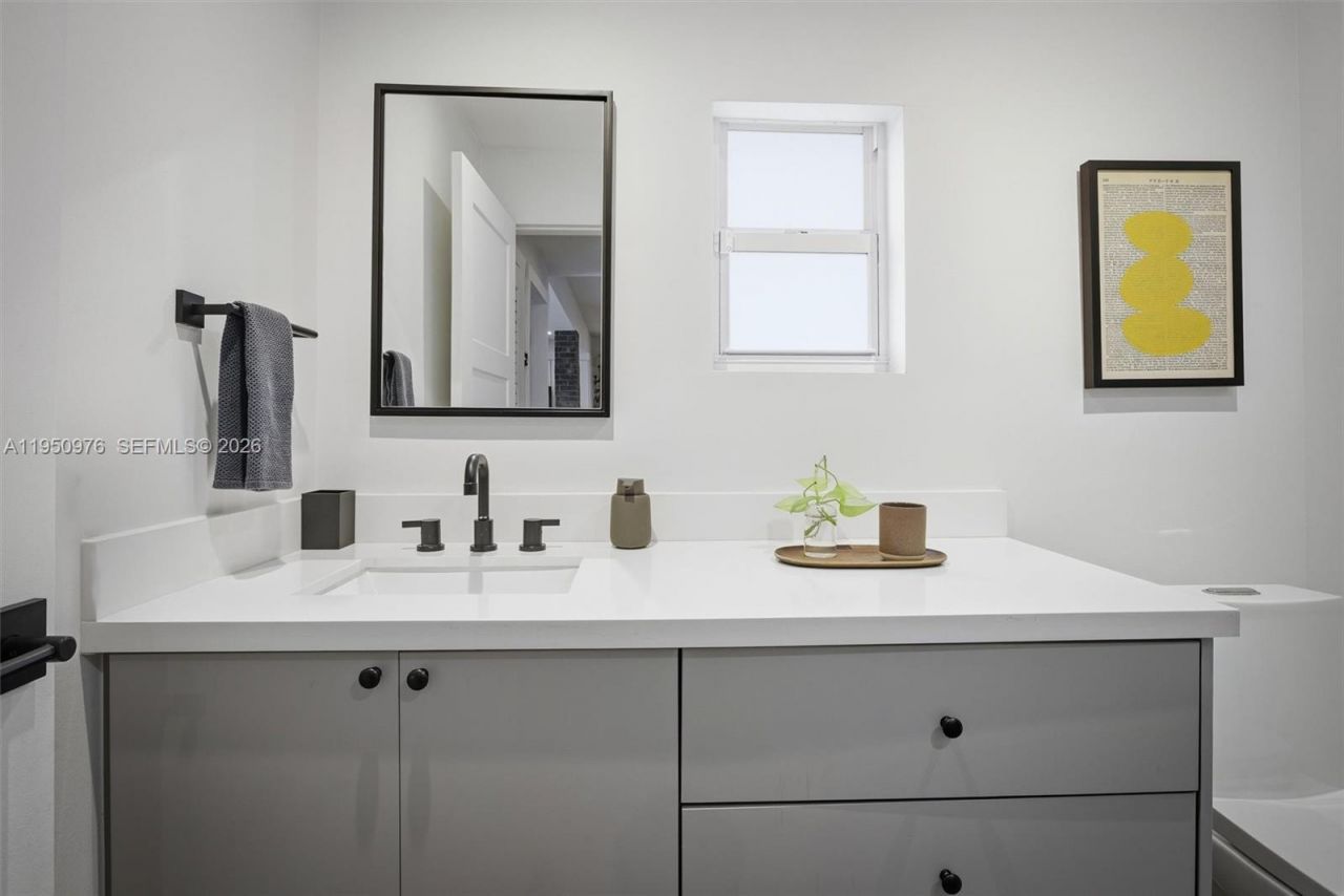 565 South Dr, Miami Springs, FL 33166 Photo