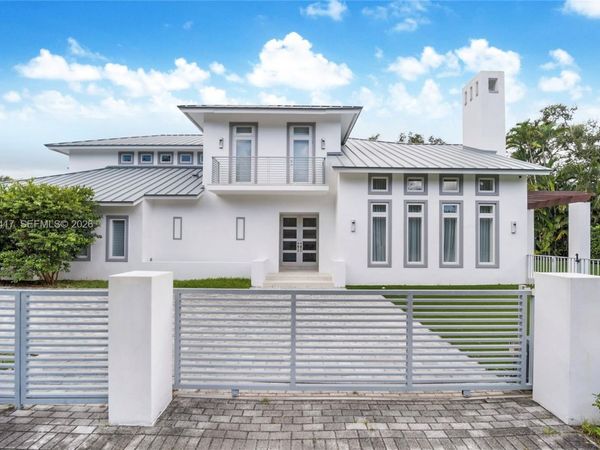6900 Barquera St, Coral Gables, FL 33146