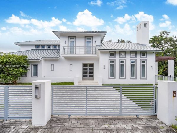 6900 Barquera St , Coral Gables, FL 33146