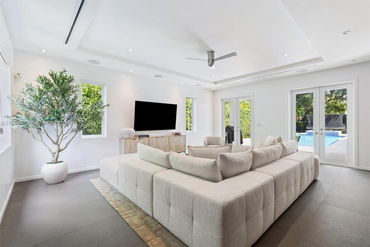 6900 Barquera St, Coral Gables, FL 33146 Photo