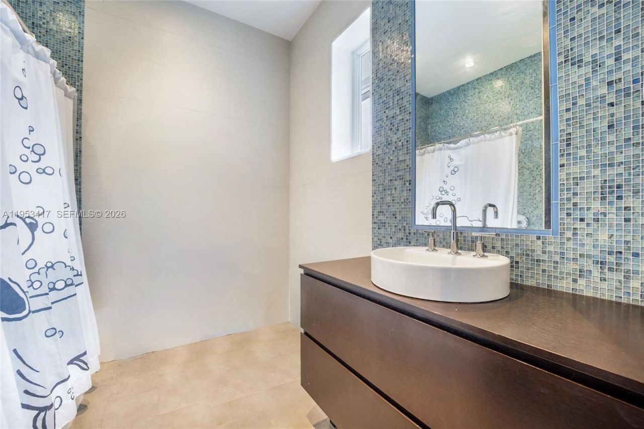 6900 Barquera St, Coral Gables, FL 33146 Photo