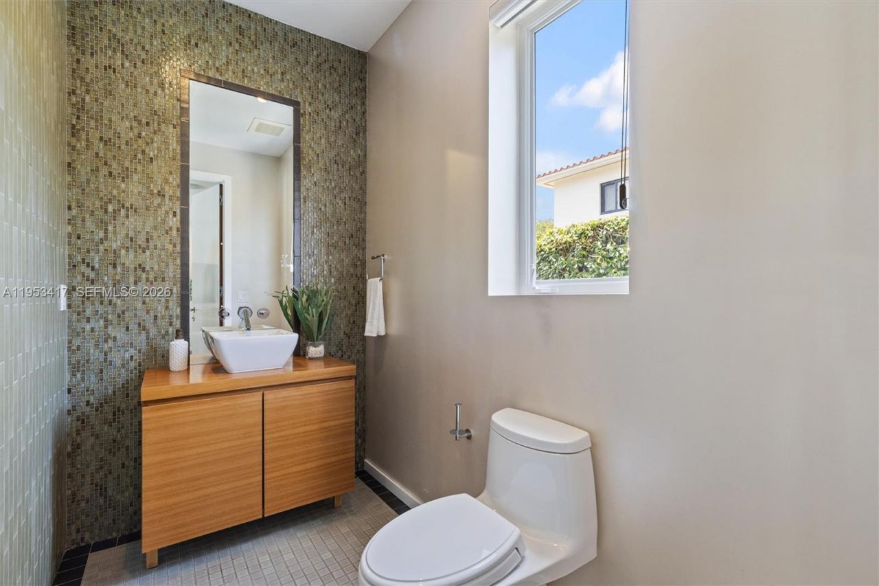 6900 Barquera St, Coral Gables, FL 33146 Photo