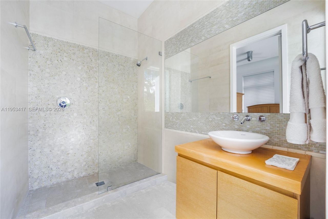 6900 Barquera St, Coral Gables, FL 33146 Photo