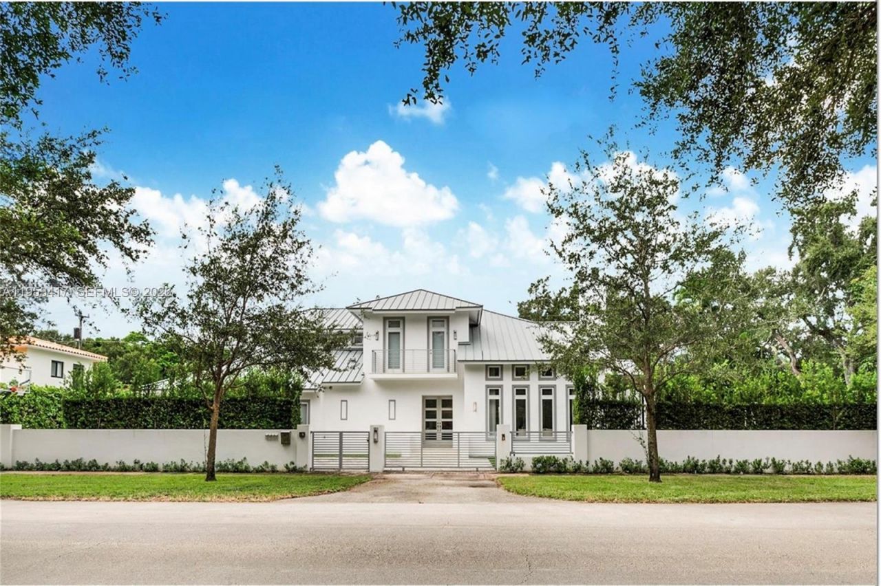 6900 Barquera St, Coral Gables, FL 33146 Photo