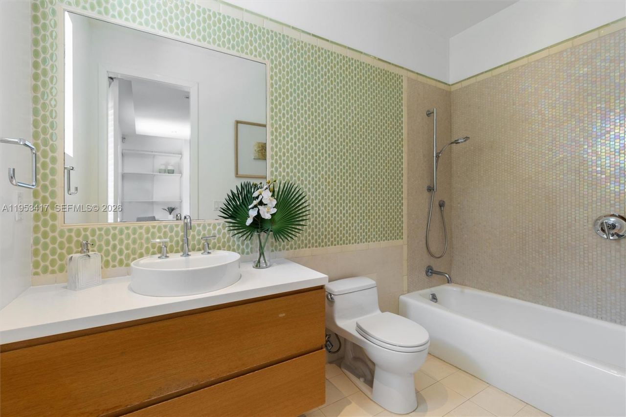 6900 Barquera St, Coral Gables, FL 33146 Photo