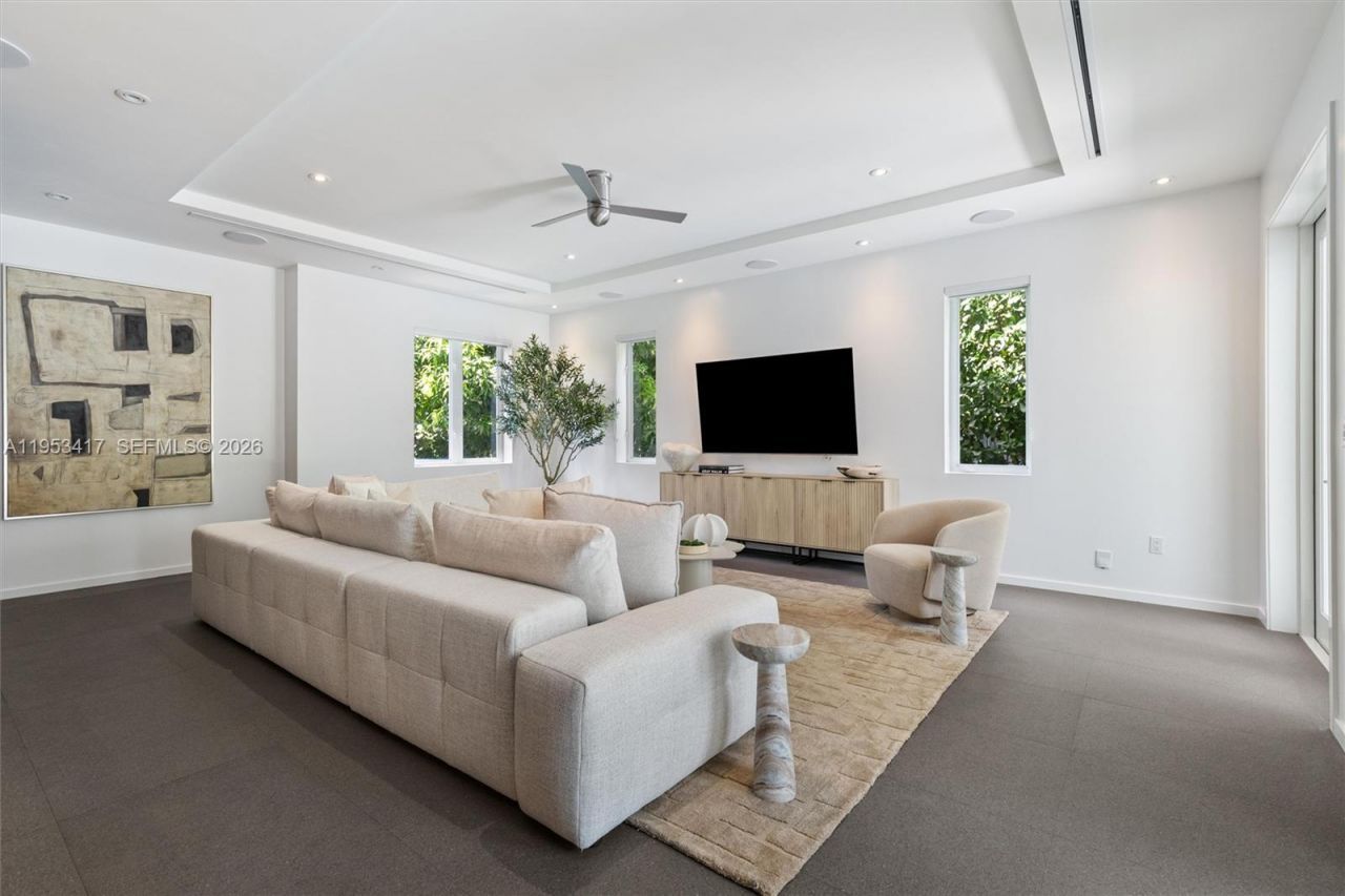 6900 Barquera St, Coral Gables, FL 33146 Photo