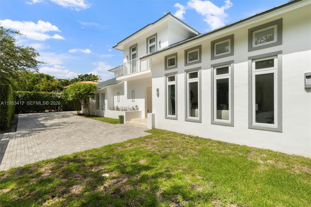 6900 Barquera St, Coral Gables, FL 33146 Photo