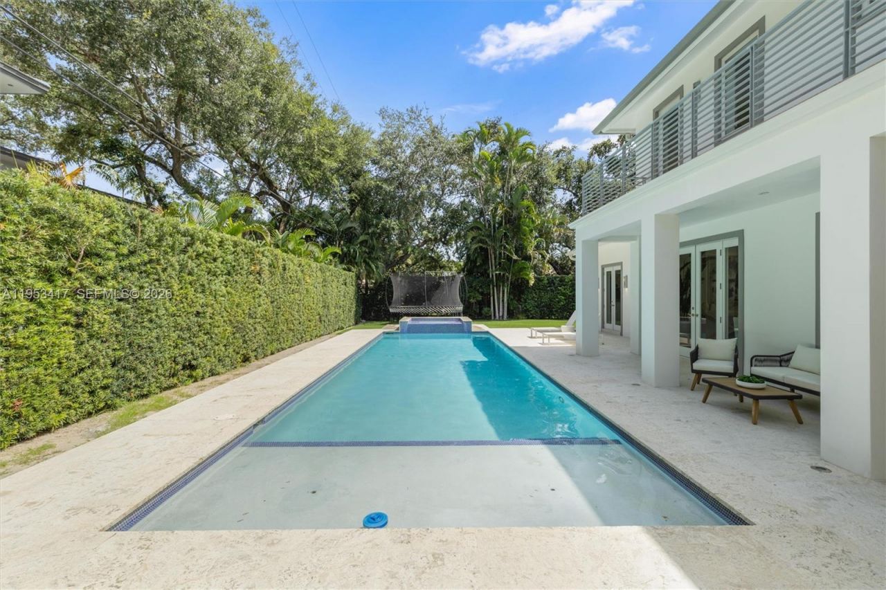 6900 Barquera St, Coral Gables, FL 33146 Photo