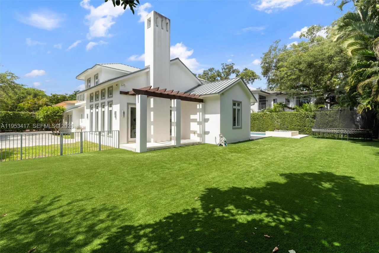 6900 Barquera St, Coral Gables, FL 33146 Photo