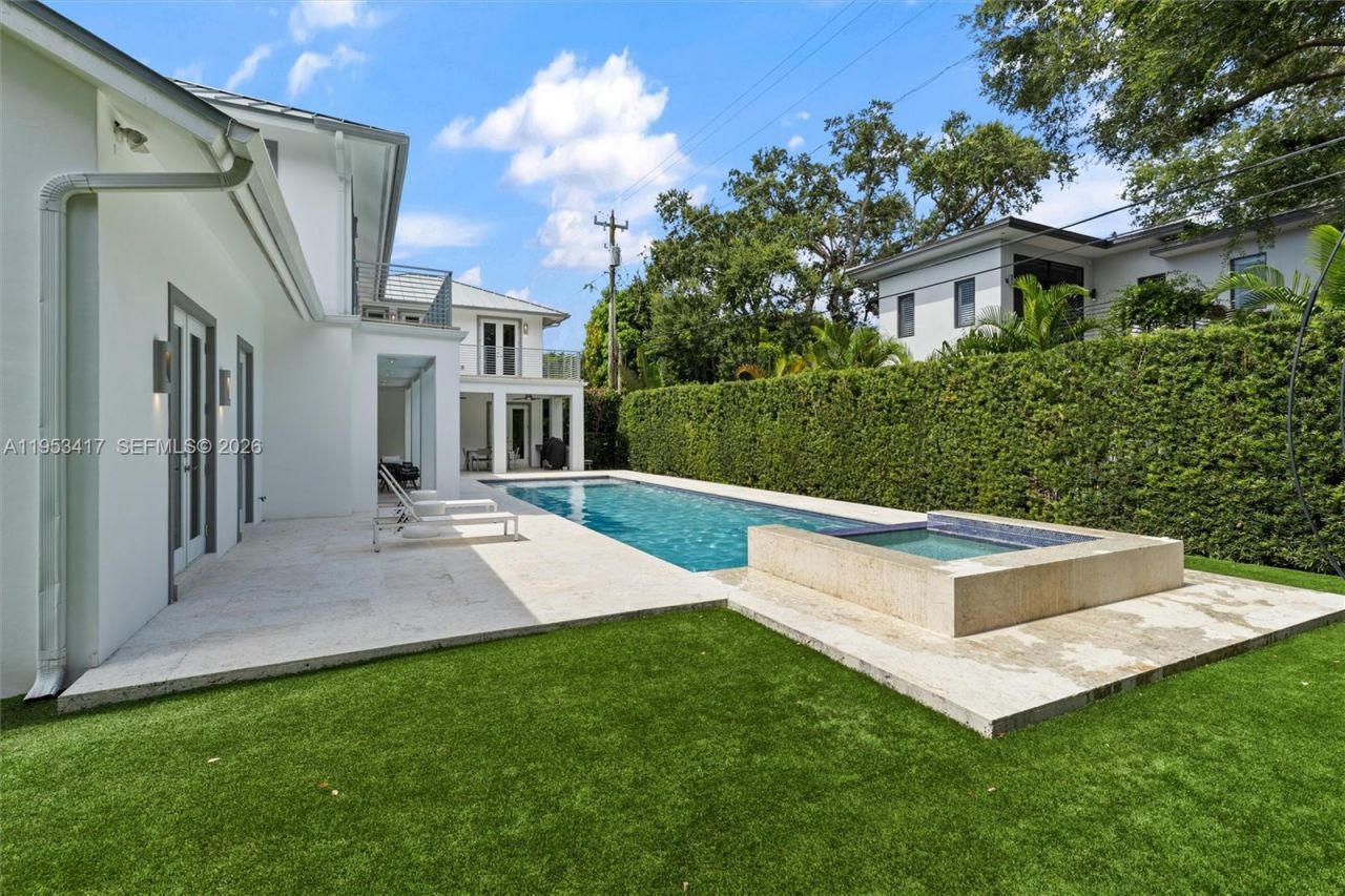 6900 Barquera St, Coral Gables, FL 33146 Photo