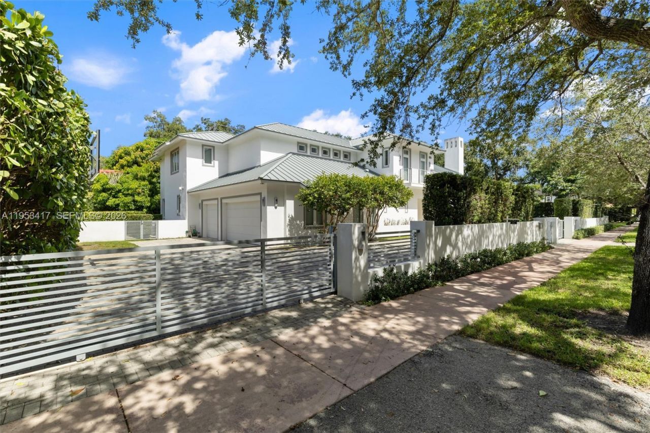 6900 Barquera St, Coral Gables, FL 33146 Photo