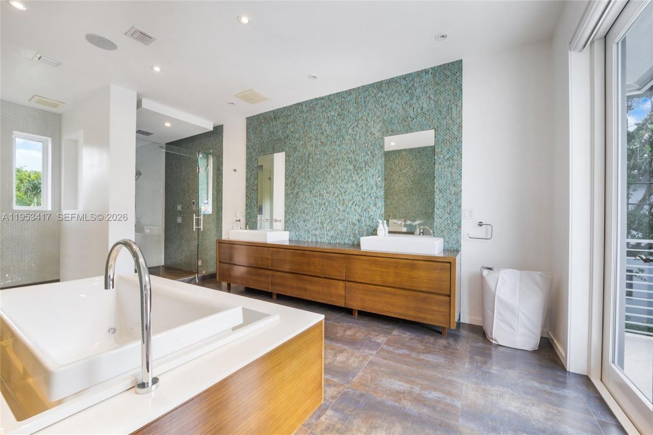 6900 Barquera St , Coral Gables, FL 33146 Photo