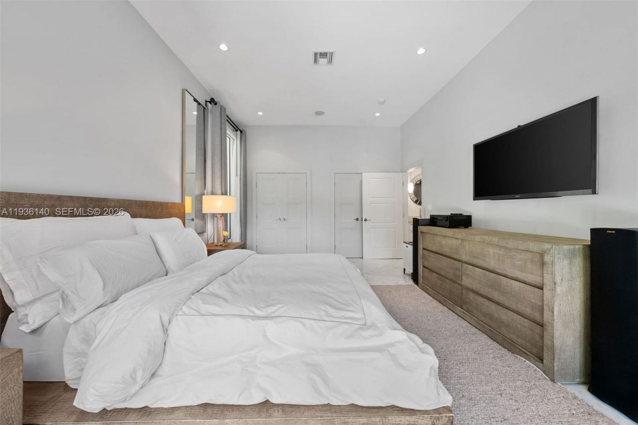 1251 Kane Concourse, Bay Harbor Islands, FL 33154 Photo