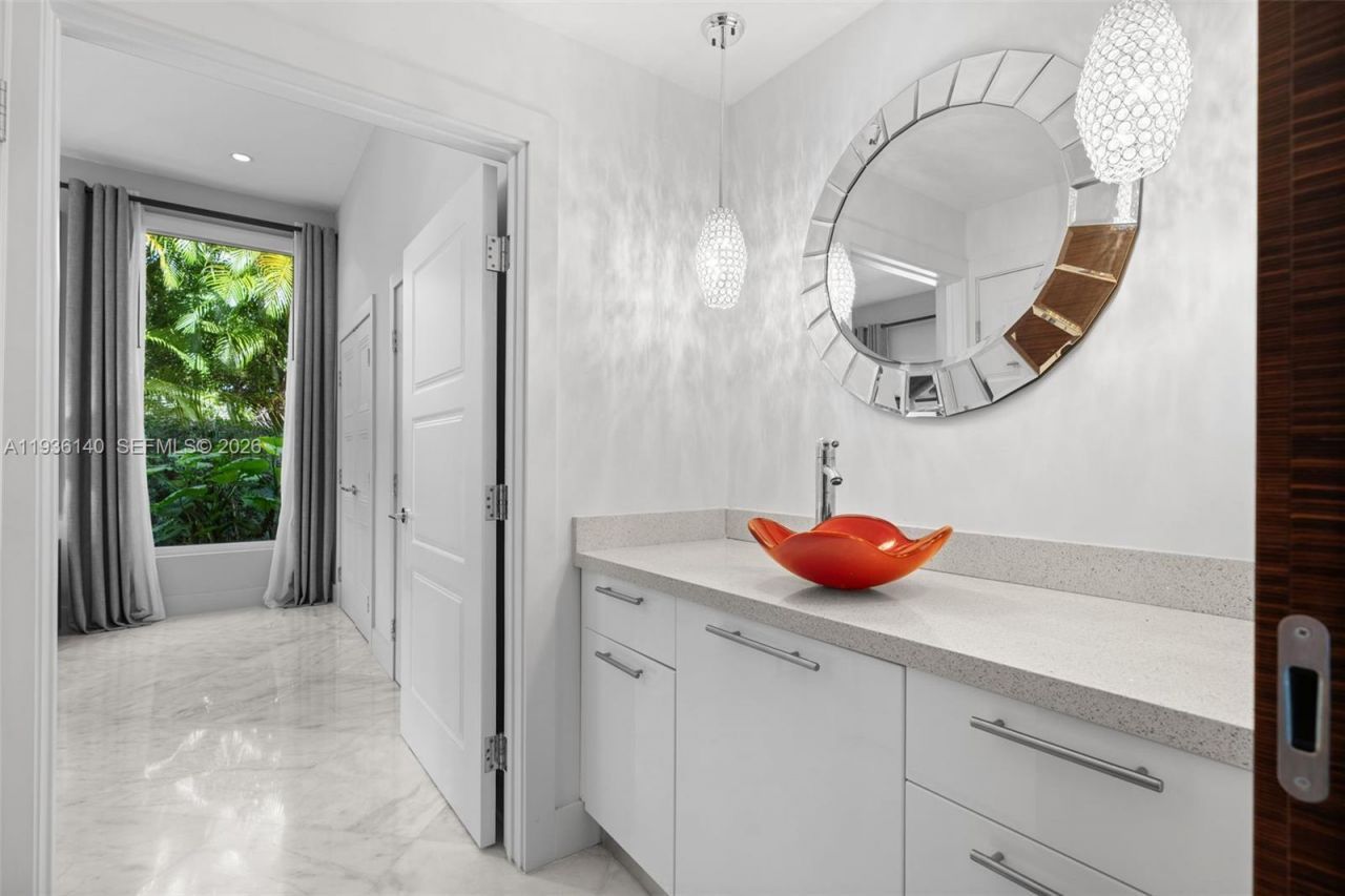 1251 Kane Concourse, Bay Harbor Islands, FL 33154 Photo