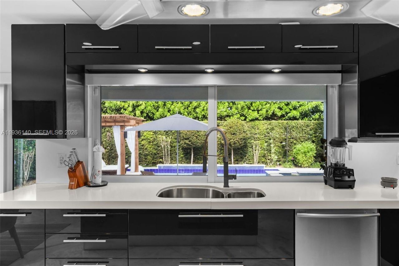 1251 Kane Concourse, Bay Harbor Islands, FL 33154 Photo