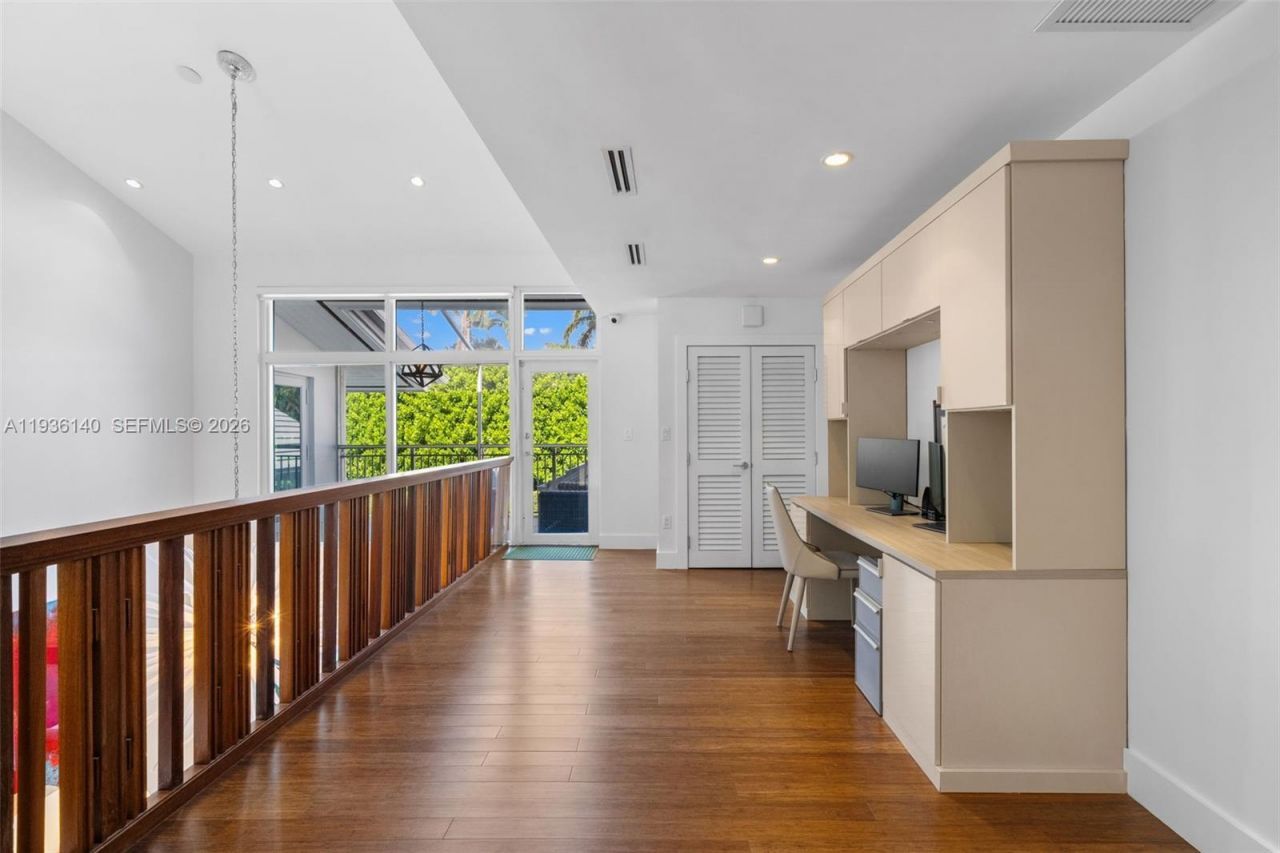 1251 Kane Concourse, Bay Harbor Islands, FL 33154 Photo