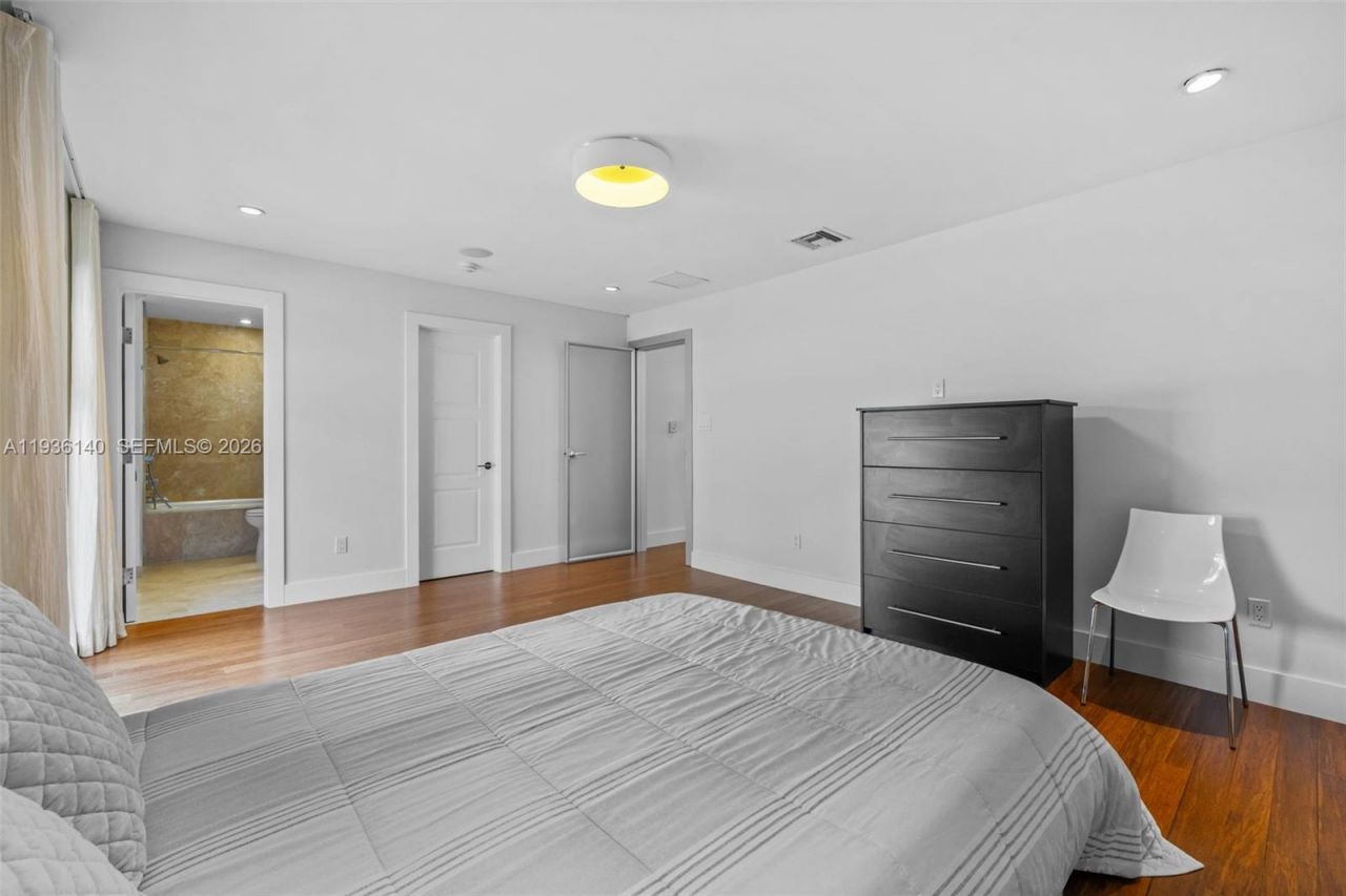 1251 Kane Concourse, Bay Harbor Islands, FL 33154 Photo