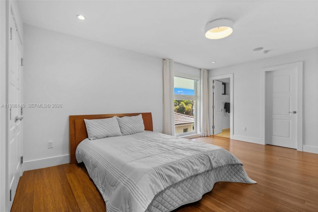 1251 Kane Concourse, Bay Harbor Islands, FL 33154 Photo