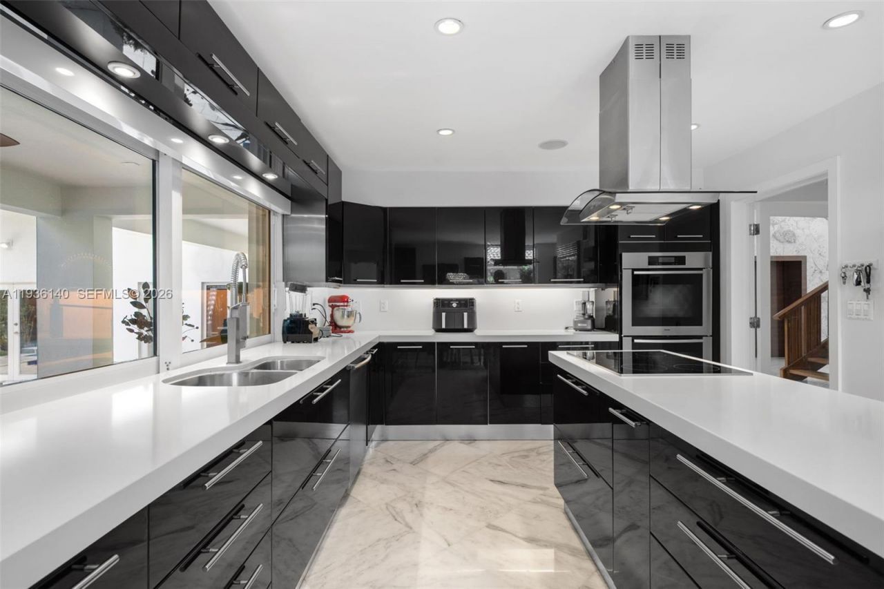 1251 Kane Concourse, Bay Harbor Islands, FL 33154 Photo