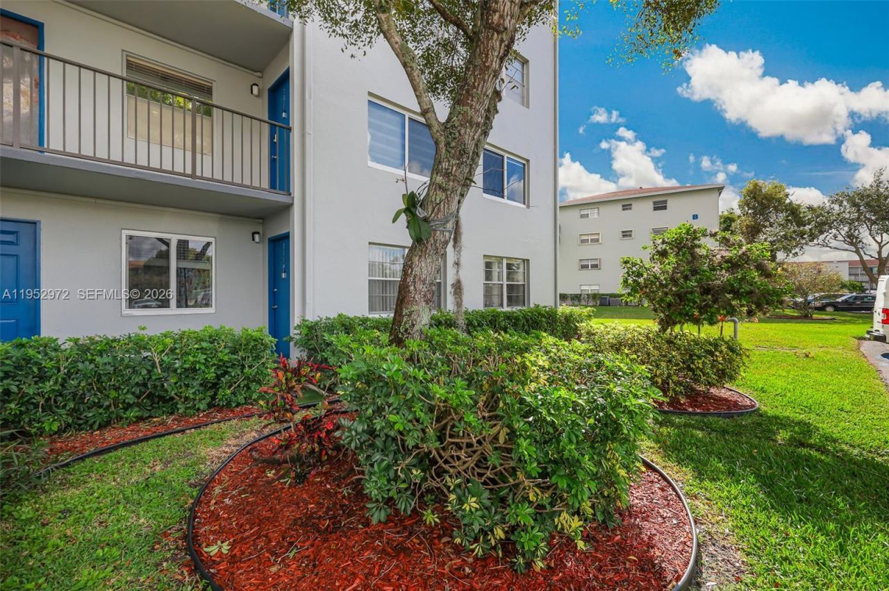 301 SW 135th Ave, Unit 118C, Pembroke Pines, FL 33027 Photo