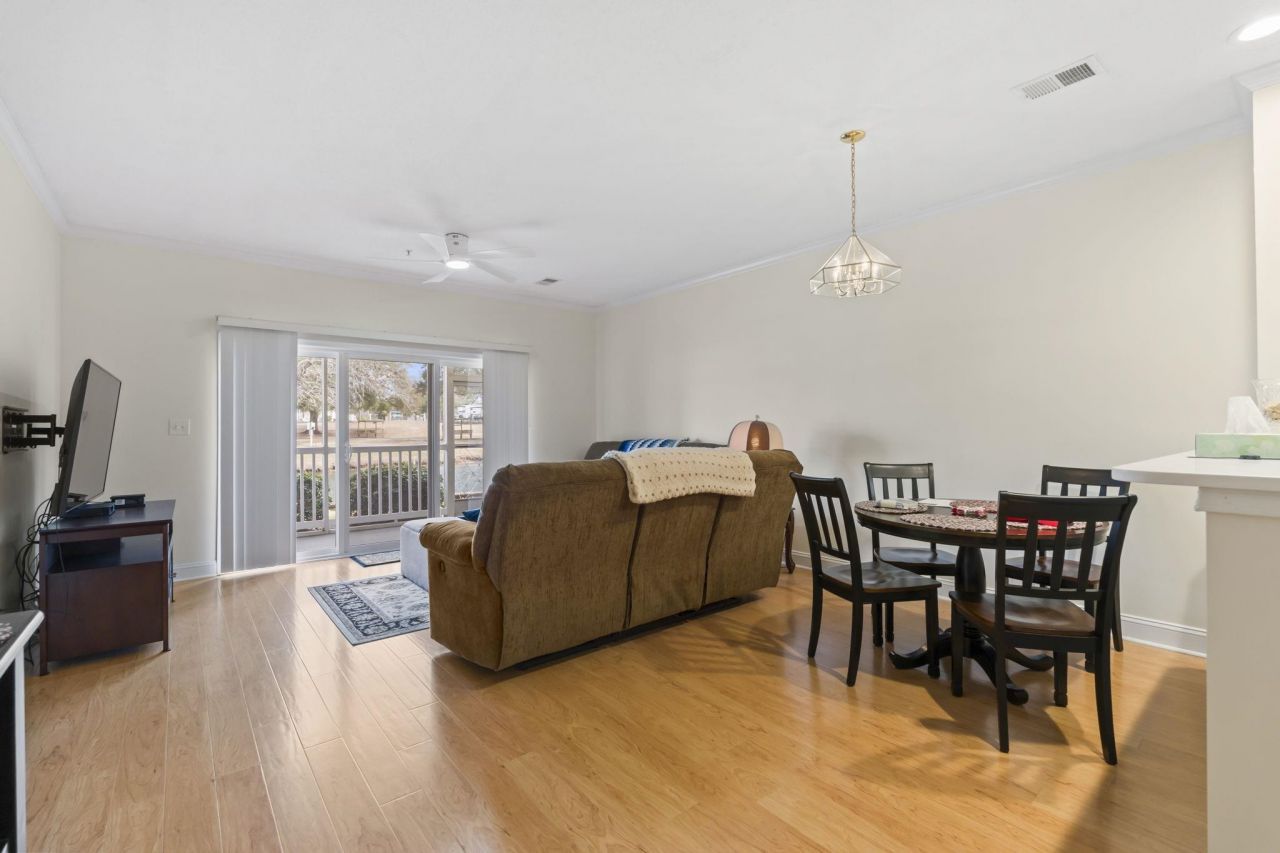 1100 Commons Blvd. Photo 11