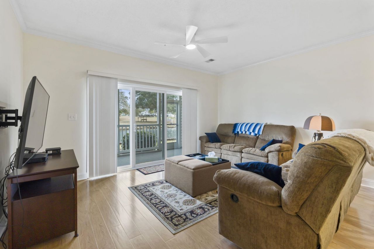 1100 Commons Blvd. Photo 14