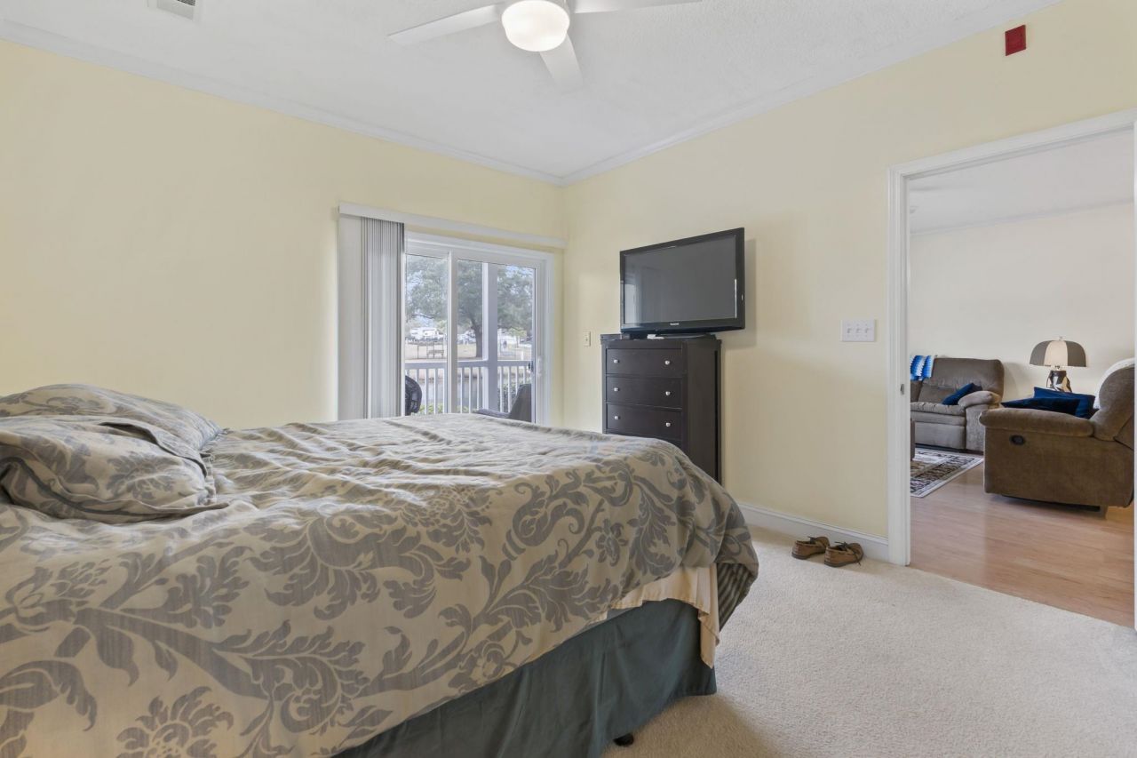 1100 Commons Blvd. Photo 21