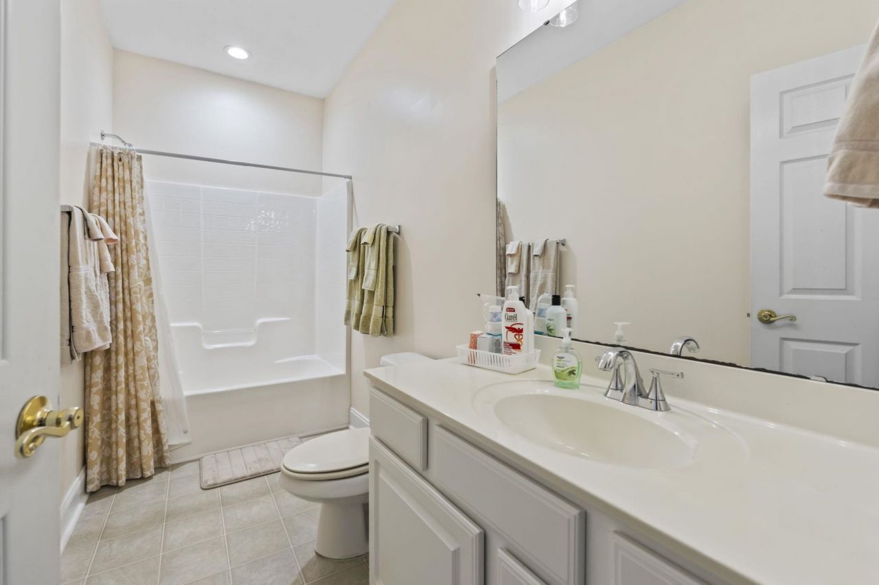 1100 Commons Blvd. Photo 7