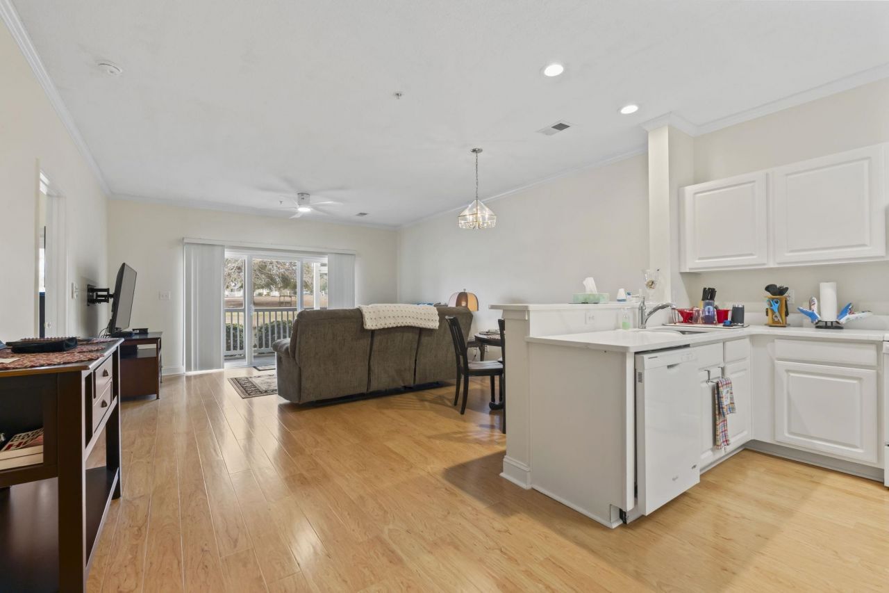 1100 Commons Blvd. Photo 8