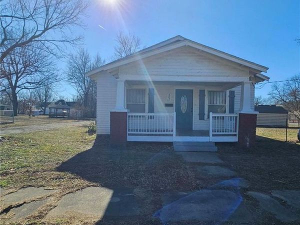 207 E Antelope Street, Girard, KS 66743