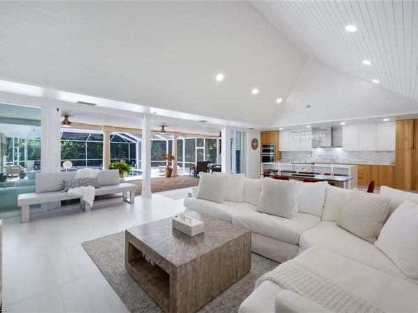 2943 Valencia WAY, FORT MYERS, FL 33901