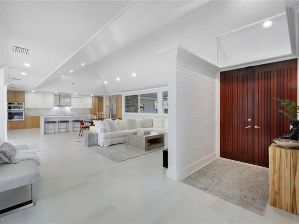 2943 Valencia WAY, FORT MYERS, FL 33901