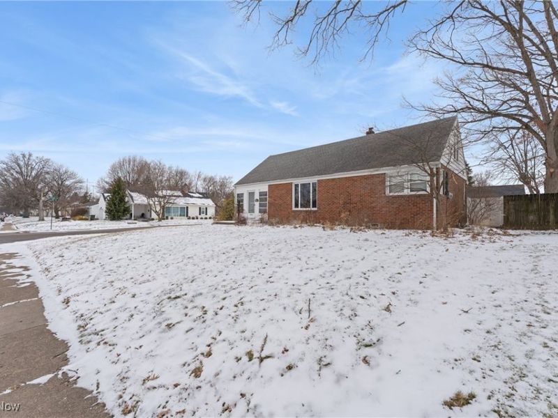 839 37th Street NW, Canton, OH 44709 Photo 2