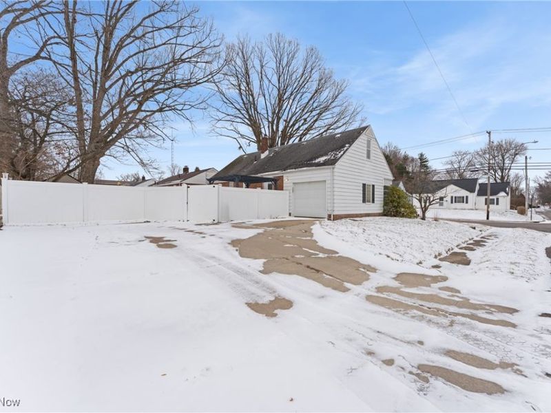 839 37th Street NW, Canton, OH 44709 Photo 4