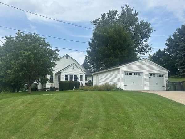 1363 2nd Avenue S, Clinton, IA 52732