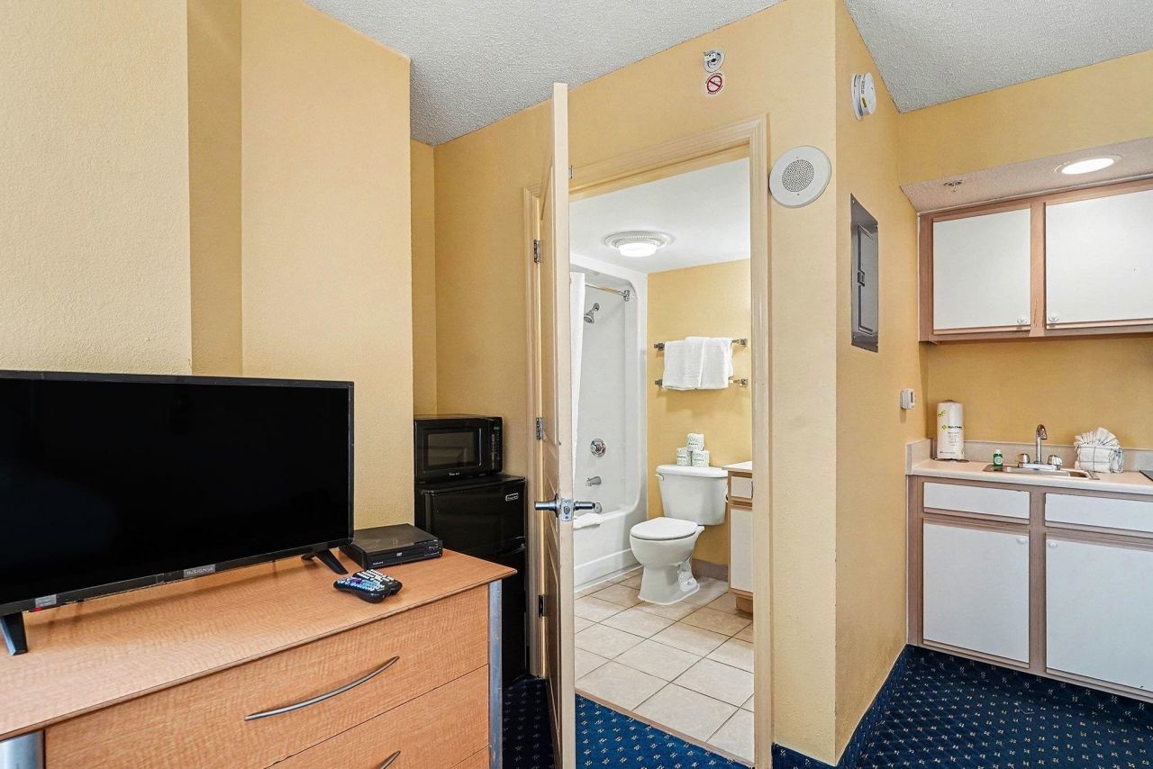 2701 S Ocean Blvd. Photo 10