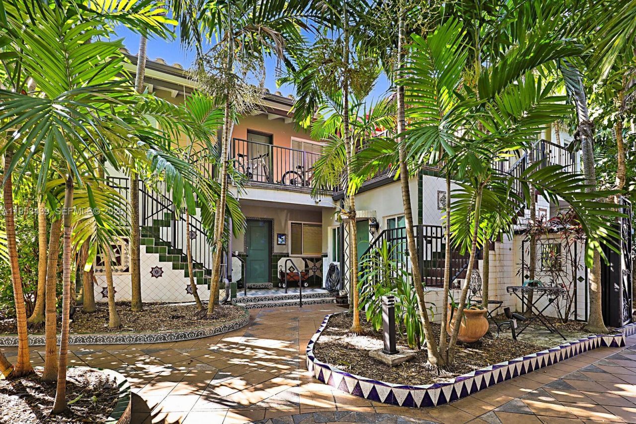 8200 Byron Ave, Unit 2, Miami Beach, FL 33141 Photo