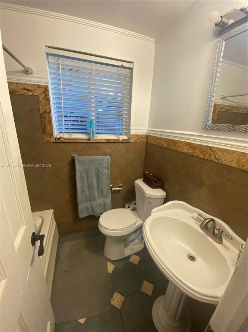 8200 Byron Ave, Unit 2, Miami Beach, FL 33141 Photo